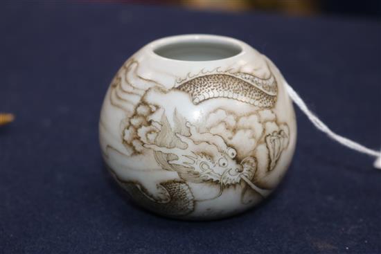 A Chinese miniature water pot and a jar cover